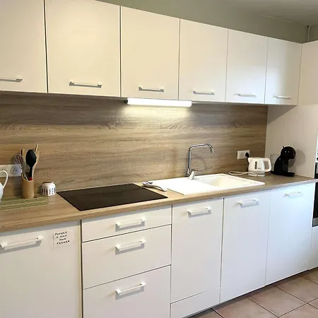 2 Pieces Renove, Terrasse, Parking, Proche Commerces Et - - Fr-1-224-810 Appartamento