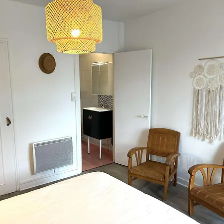 2 Pieces Renove, Terrasse, Parking, Proche Commerces Et - - Fr-1-224-810 Saint-Gilles-Croix-de-Vie