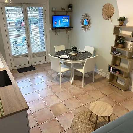 Appartamento 2 Pieces Renove, Terrasse, Parking, Proche Commerces Et - - Fr-1-224-810 Saint-Gilles-Croix-de-Vie