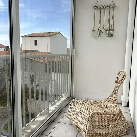 2 Pieces Renove, Terrasse, Parking, Proche Commerces Et - - Fr-1-224-810 Saint-Gilles-Croix-de-Vie