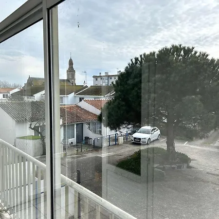 2 Pieces Renove, Terrasse, Parking, Proche Commerces Et - - Fr-1-224-810 *