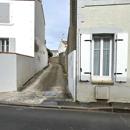 Appartamento 2 Pieces Renove, Terrasse, Parking, Proche Commerces Et - - Fr-1-224-810