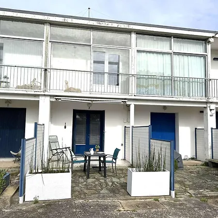 2 Pieces Renove, Terrasse, Parking, Proche Commerces Et - - Fr-1-224-810